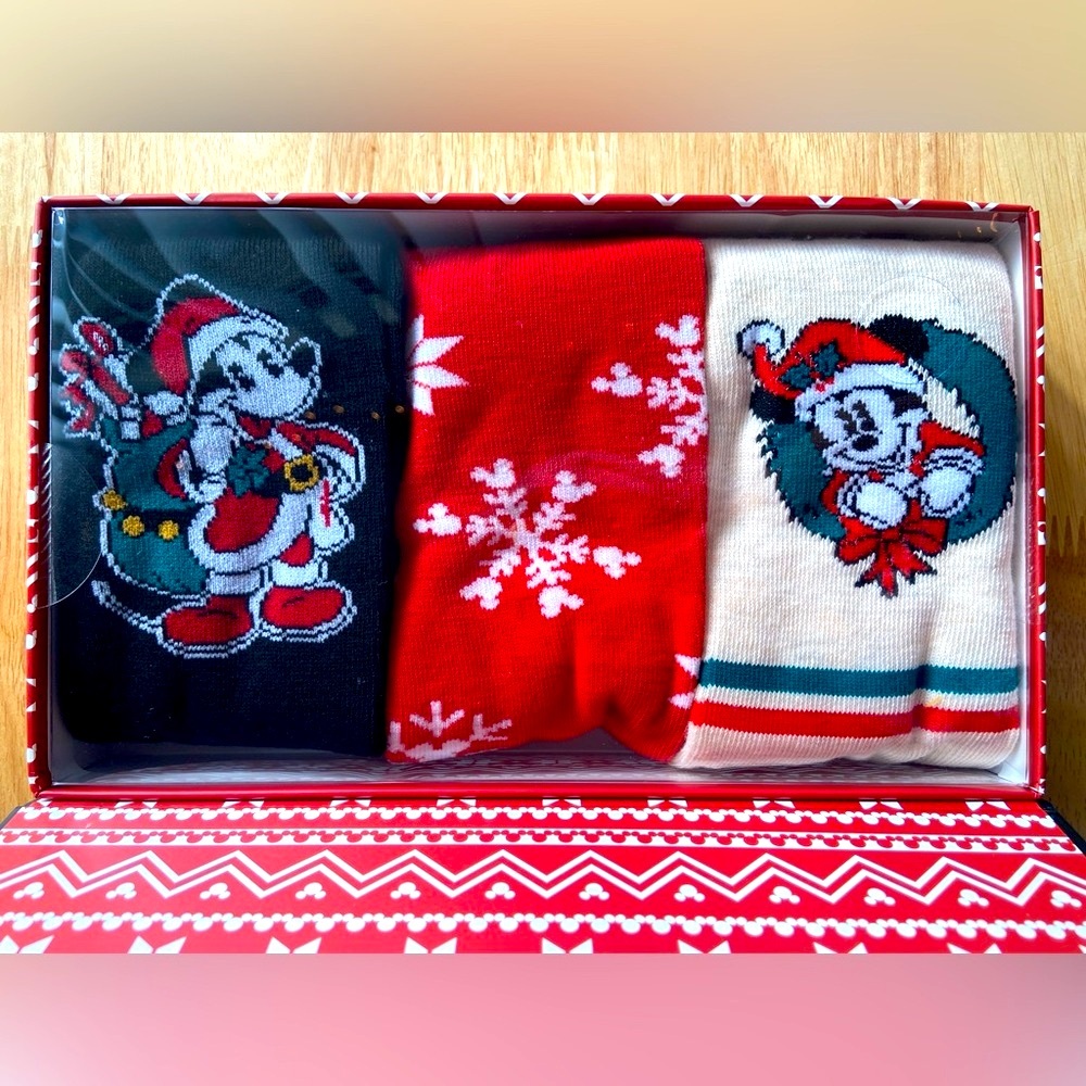 🎅✨ Disney Mickey Mouse Men’s Christmas Crew Socks (3 Pairs) 🎁✨